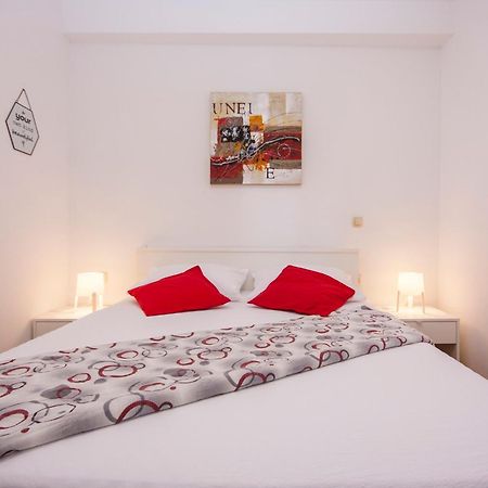 Apartments Alisa Бродариця Екстер'єр фото