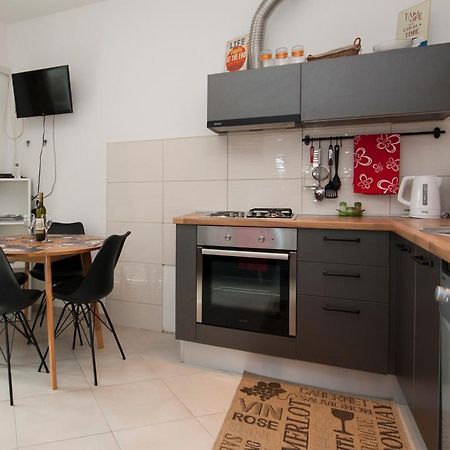 Apartments Alisa Бродариця Екстер'єр фото