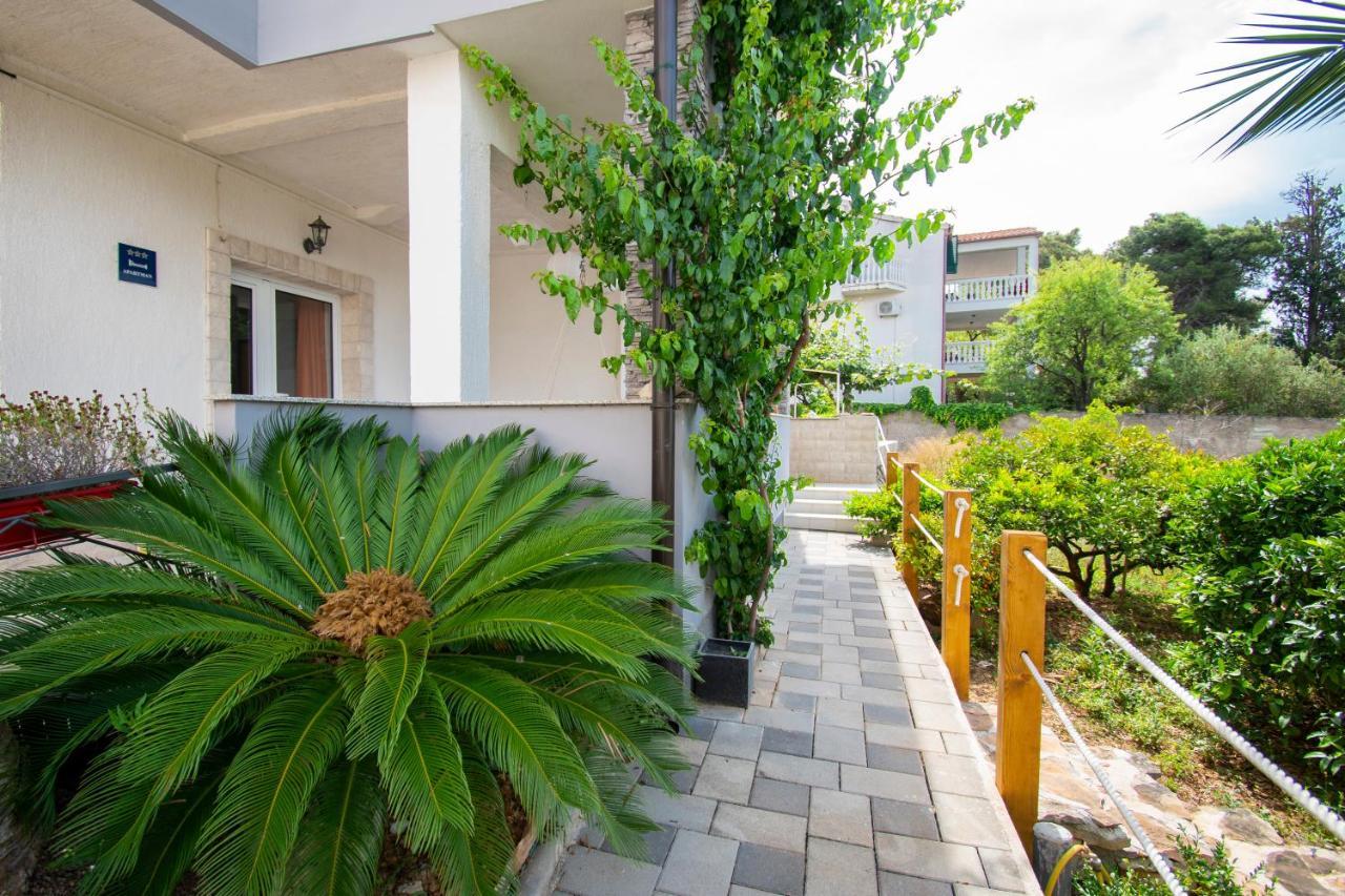 Apartments Alisa Бродариця Екстер'єр фото
