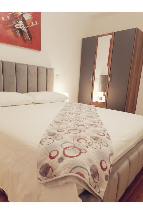 Apartments Alisa Бродариця Екстер'єр фото
