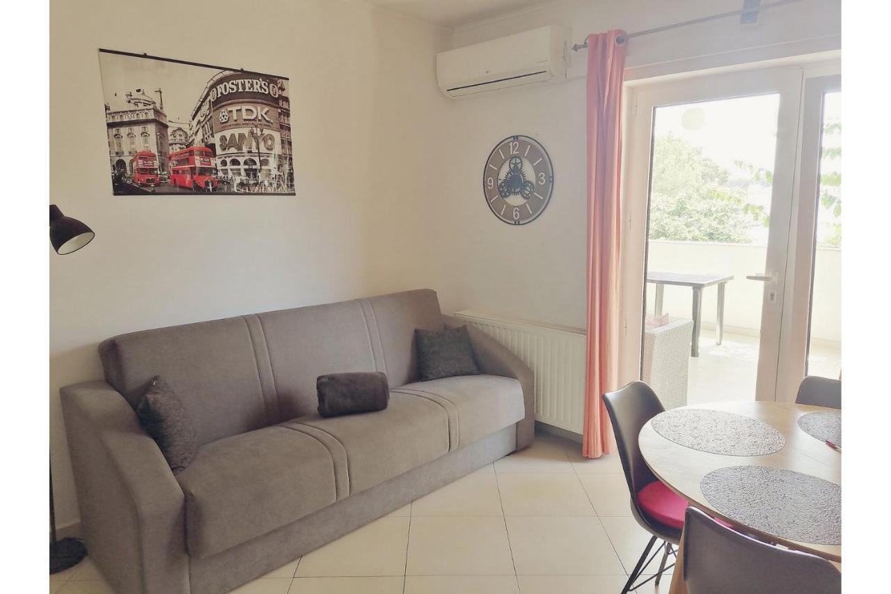 Apartments Alisa Бродариця Екстер'єр фото