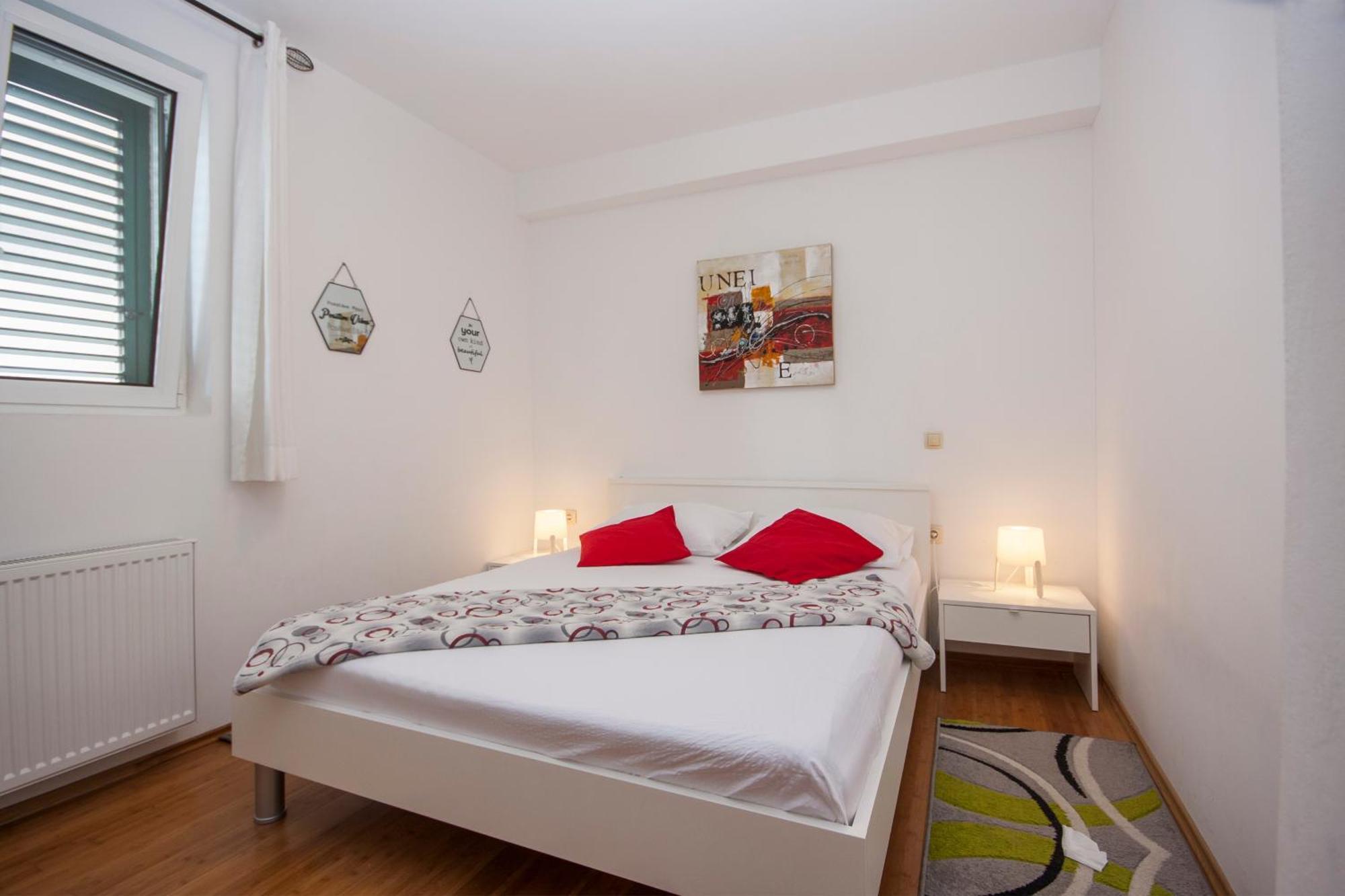 Apartments Alisa Бродариця Екстер'єр фото