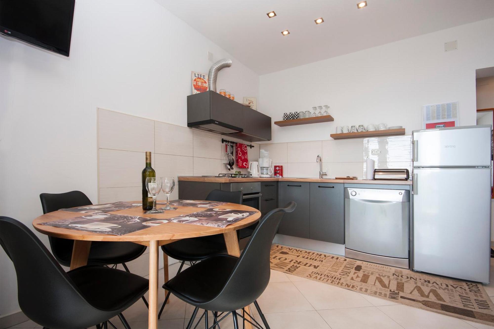 Apartments Alisa Бродариця Екстер'єр фото