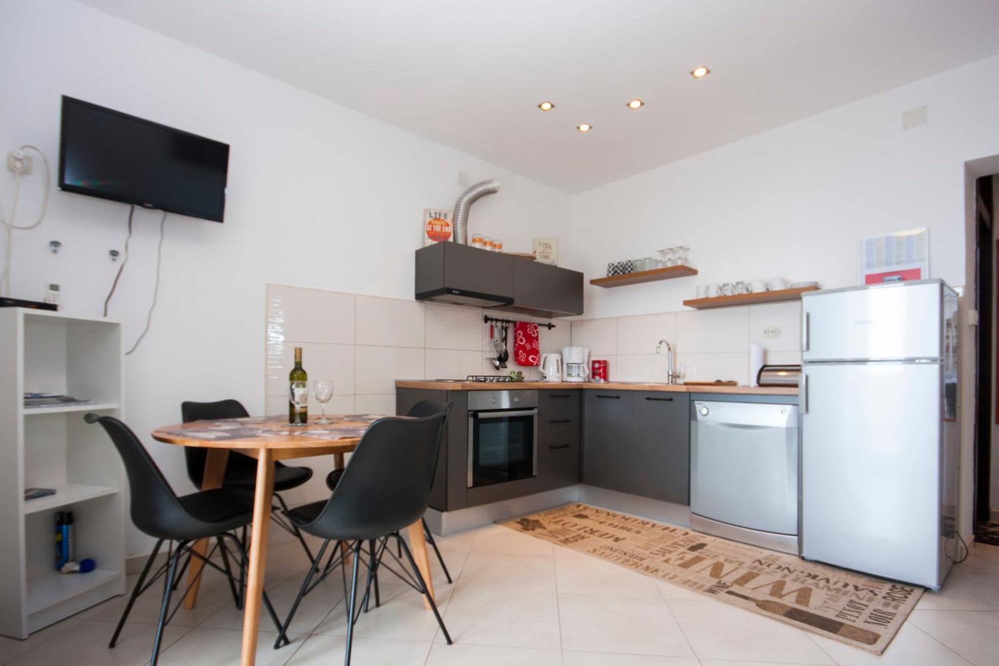 Apartments Alisa Бродариця Екстер'єр фото