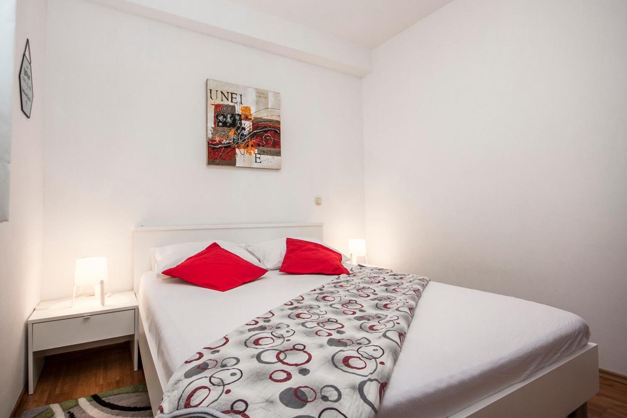 Apartments Alisa Бродариця Екстер'єр фото