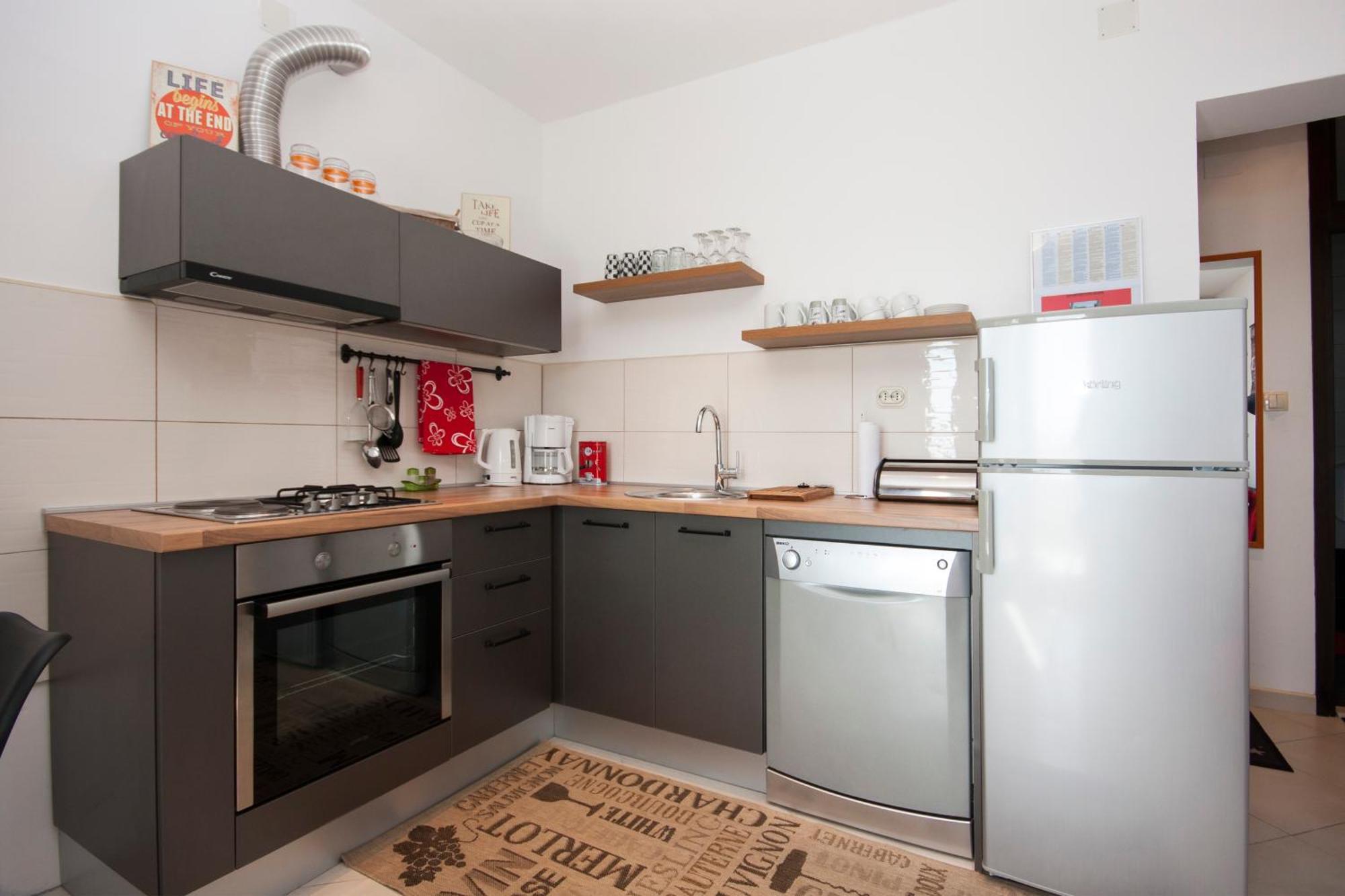 Apartments Alisa Бродариця Екстер'єр фото