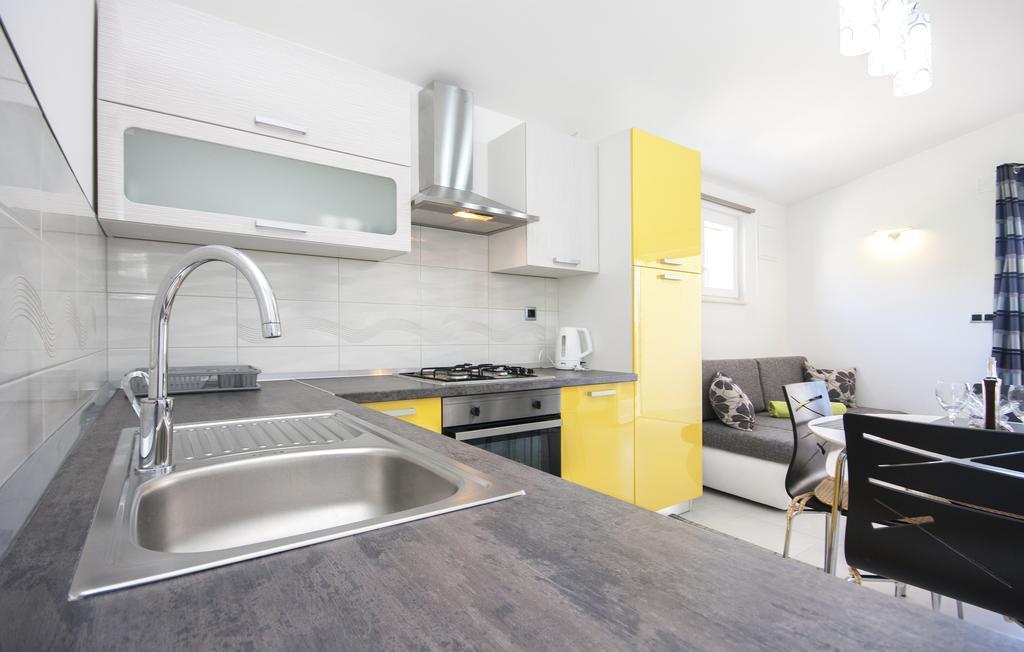 Apartments Alisa Бродариця Екстер'єр фото