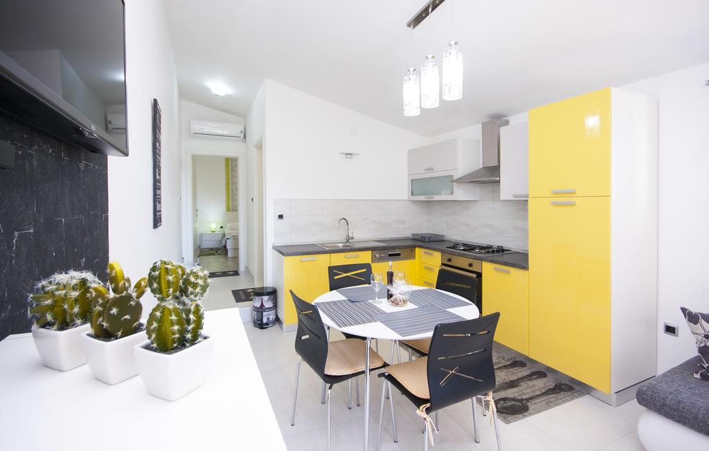 Apartments Alisa Бродариця Екстер'єр фото